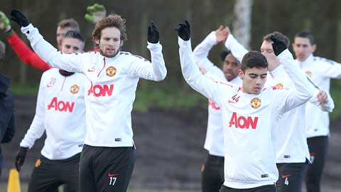 Daley Blind (bìa trái) đã trở lại tập luyện theo giáo án bình thường cùng các đồng đội