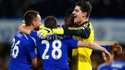 Cầu thủ Chelsea phấn khích sau tiếng còi mãn cuộc