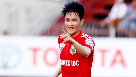 Niềm vui của Công Vinh khi ghi bàn thắng đầu tiên tại V-League 2015. Ảnh; Dương Thu