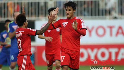 .QN tạm vươn lên dẫn đầu BXH sau khi đánh bại HA.GL với tỉ số 2-1