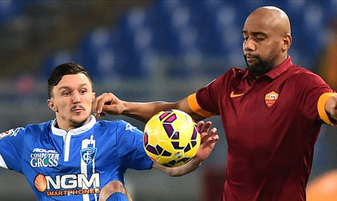 Roma tiếp tục thụt lùi trong cuộc đua với Juventus