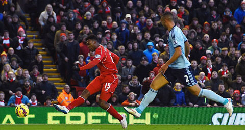 Sturridge ghi bàn trong ngày tái xuất