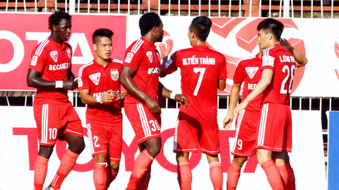 Chiến thắng 3-1 trên sân của XSKT.CT giúp B.BD giành lại ngôi đầu
