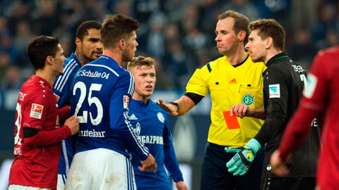 Schalke sẽ mất Huntelaar (số 25) trong chuyến hành quân tới Bayern giữa tuần này