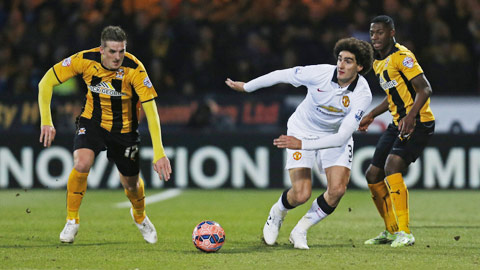 Với lợi thế sân nhà, Fellaini (giữa) và đồng đội sẽ không để Cambridge có cơ hội gây bất ngờ