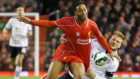 Liverpool (áo đỏ) sẽ kéo dài mạch hưng phấn đầu năm bằng một chiến thắng trước Bolton
