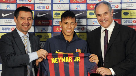 Sau Rosell , vụ chuyển nhượng Neymar có thể khiến cả chủ tịch đương nhiệm Bartomeu (trái) mất ghế