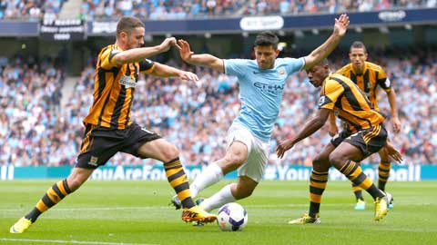 Man City (giữa) sẽ đánh bại Hull để tiếp tục bám đuổi Chelsea trong cuộc đua vô địch