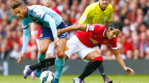 Phong độ thất thường của Falcao (phải) và đồng đội khiến họ khó có thể giành điểm tuyệt đối tại Boleyn Ground