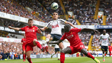 Tottenham (áo trắng) đủ sức giành ít nhất 1 điểm trước Liverpool
