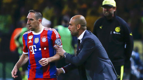 Việc HLV Guardiola liên tục thay đổi sơ đồ thi đấu khiến hàng công Bayern rối loạn