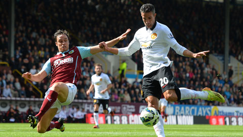 Burnley là đối thủ không thể thích hợp hơn để Van Persie (phải) và đồng đội giành chiến thắng một cách thuyết phục<br />