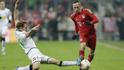 Bayern (phải) sẽ có chiến thắng nhưng không dễ dàng trước một Cologne phòng ngự chắc chắn