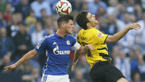 Nhiều khả năng Schalke (trái) và Dortmund sẽ chia điểm