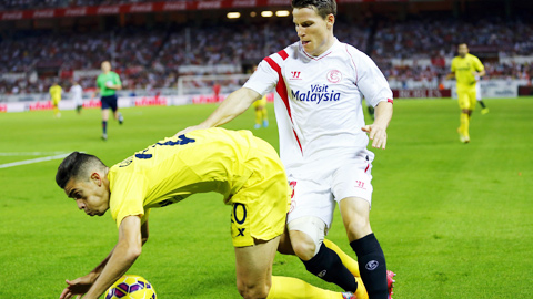 Sevilla có nhiều lý do để lạc quan sẽ đánh bại Villarreal (trái) thêm một lần nữa