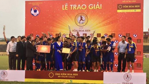 Các cầu thủ U19 PVF lên ngôi vô địch đầy bất ngờ - Ảnh: Việt Thắng