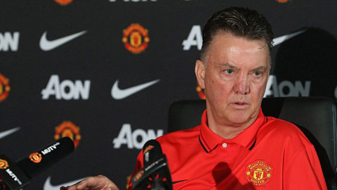 HLV Van Gaal trong cuộc họp báo