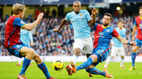 Crystal Palace (áo sẫm) có thể sẽ là đội chấm dứt tham vọng bảo vệ chức vô      địch Premier League của Man City