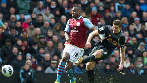 Việc chỉ phải gặp Aston Villa là cơ hội để Liverpool (phải) đặt vé dự chung kết