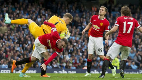 M.U (áo đỏ) từng thất thủ 0-1 dưới tay Man City ở trận lượt đi