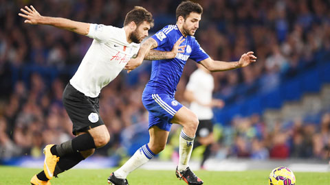 Làm khách một QPR ở đáy BXH, Chelsea (phải) vẫn tung đội hình mạnh nhất để lấy trọn 3 điểm