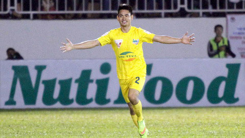 Hoàng Đình Tùng đã vươn lên dẫn đầu danh hiệu Vua phá lưới của V.League cùng 2 đồng nghiệp khác