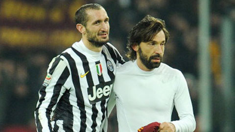 Trong đội hình Juventus trận gặp Monaco, những Chiellini (trái) hay Pirlo đều đã ngoài 30 tuổi