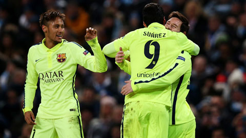 Các cầu thủ Barcelona ăn mừng chiến thắng