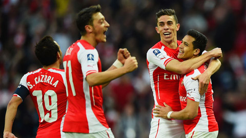 Sanchez ghi cả 2 bàn giúp Arsenal vào chung kết