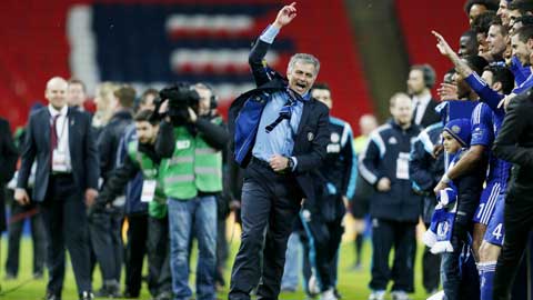 Cả Mourinho lẫn Van Gaal đều để lại ấn tượng trên băng ghế huấn luyện ở mùa này