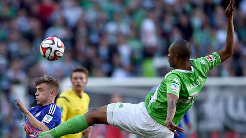 Wolfsburg (phải) và Schalke chia điểm trong một trận cầu cực kỳ cam go