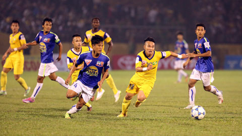 Phi Sơn (giữa) đang ngày một hiệu quả hơn