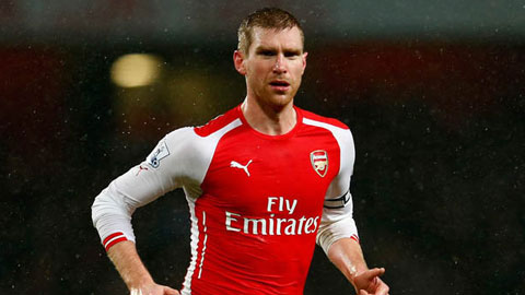 Arsenal mất Mertesacker ở derby London với Chelsea