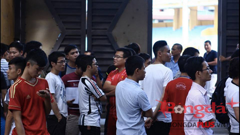 Chưa sốt vé trận Hà Nội T&T và HA.GL - Ảnh: Facebook Hà Nội T&T