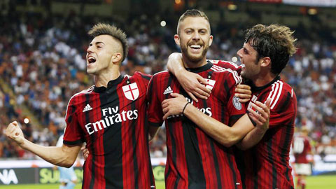 Menez (giữa) sẽ lại “nổ súng” như ở lượt đi để giúp Milan có 3 điểm ra về