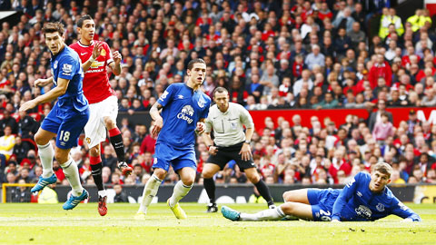 Di Maria (thứ hai, bìa trái) đã sẵn sàng tỏa sáng giúp M.U đè bẹp Everton
