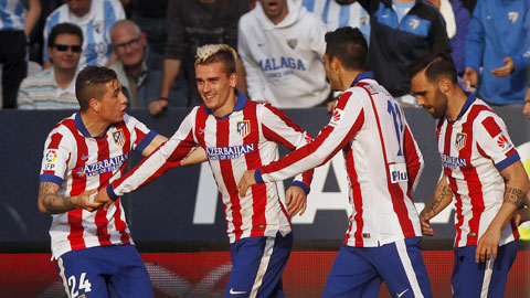 Đồng đội chia vui cùng Griezmann sau cú đúp vào lưới Elche