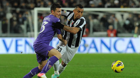 Fio sẽ cản Juve (phải) đăng quang ở vòng đấu này
