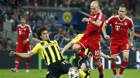 Robben (10) sẽ giúp hàng công Bayern vận hành uyển chuyển hơn