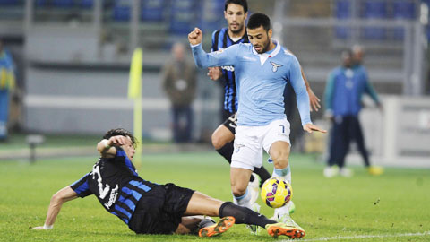 Lazio (áo xanh) không được phép mất điểm nếu muốn bảo vệ vị trí thứ 2 trên BXH