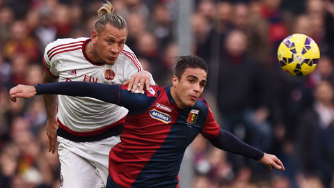 Genoa (phải) đủ sức giành điểm ngay trên sân của Milan