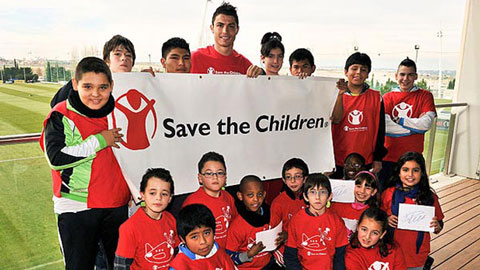 Ronaldo luôn chăm chỉ làm từ thiện