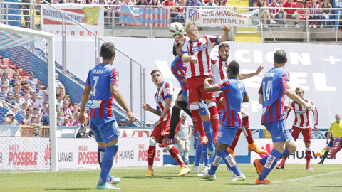 Levante 2-2 Atletico Madrid: Torres giải cứu Atletico