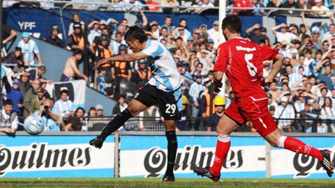 01h00 ngày 25/5: Racing Club vs Independiente