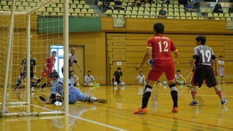 Một pha uy hiếp cầu môn đối phương của Việt Nam 