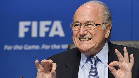 Blatter thay đổi ý định như chong chóng