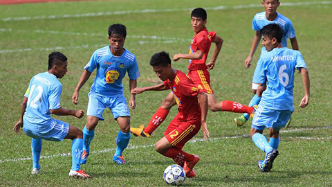 U17 PVF (áo đỏ) đang là ứng cử viên số 1 cho chức vô địch năm nay 