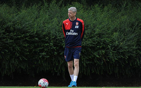 HLV Wenger sẽ không có sự phục vụ của Welbeck giai đoạn chuẩn bị cho mùa giải mới