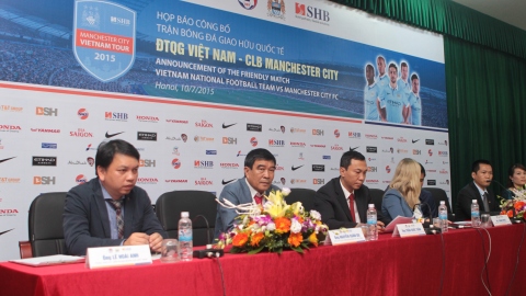 Các lãnh đạo VFF tham dự buổi họp báo công bố sự kiện Man City lần đầu tiên đến Việt Nam - ẢNH: PHAN TÙNG