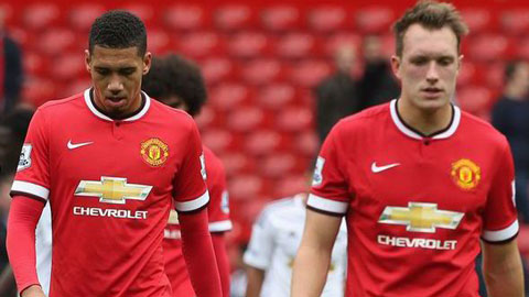Smalling và Jones phải cạnh tranh lẫn nhau cho 1 suất trung vệ còn lại